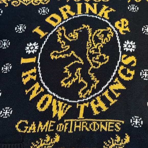 GAME OF THRONES IRON ANNIVERSARY "I DRINK & I KNOW THINGS" SWEATER ADULT SIZE L - Picture 3 of 10